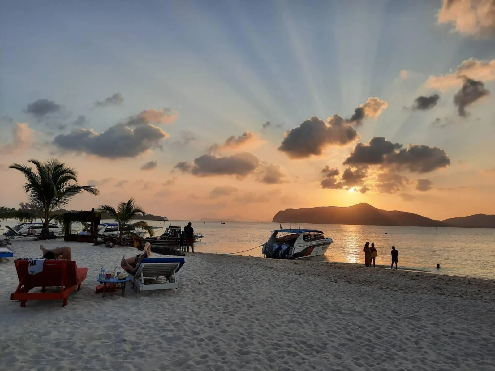 Koh Samui: Sunset Pig Island and Snorkeling Koh Tan w/Dinner
